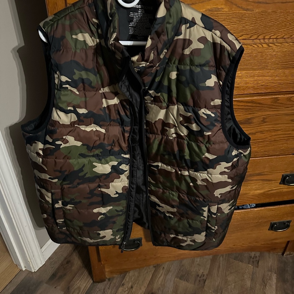 Swiss Tech Green and Brown Puffer Vest